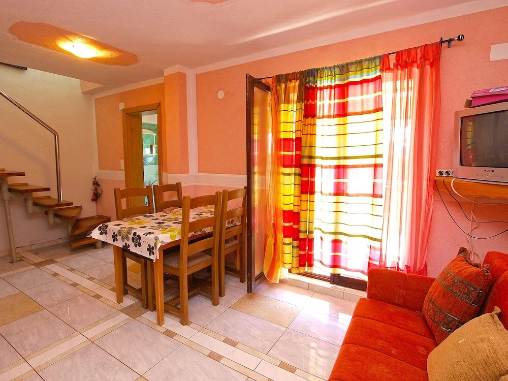Apartments Orange 709