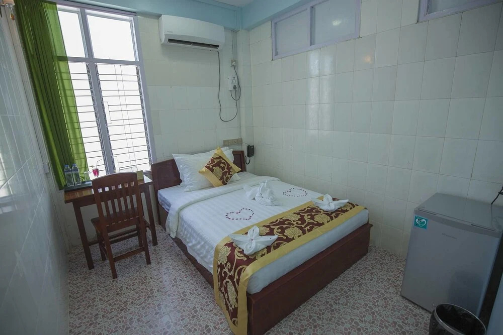 Golden Gum-Kino Hotel Mandalay