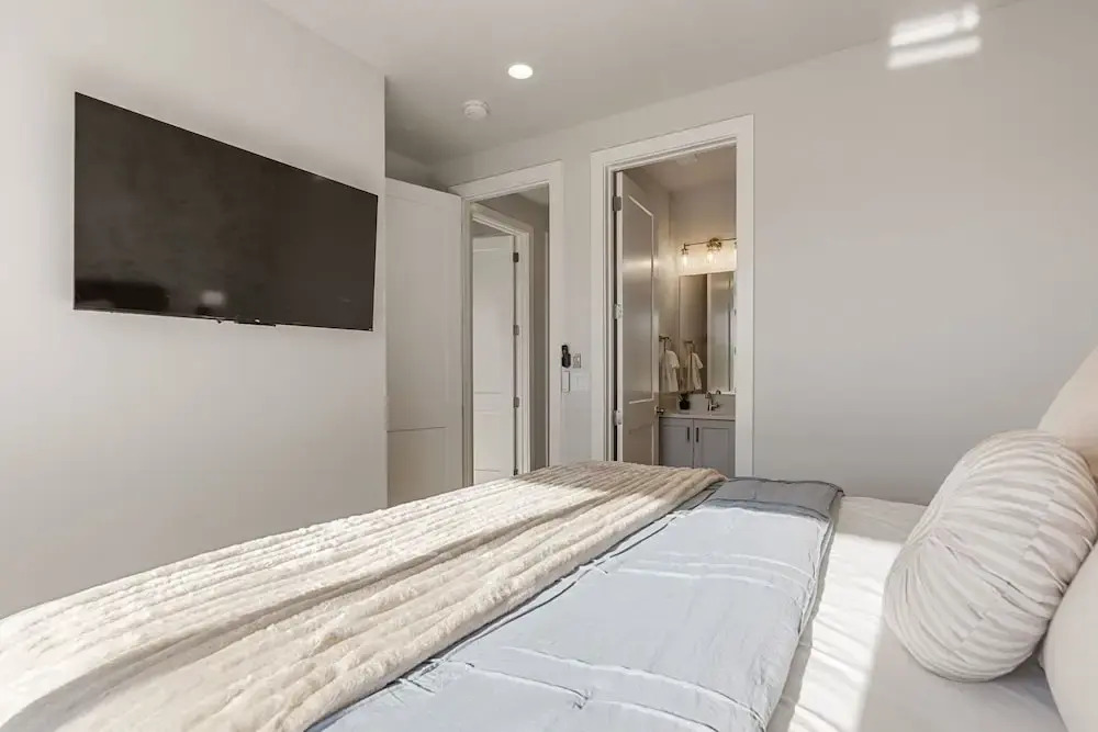 Sandy Cheeks 6 Bedroom Townhouse