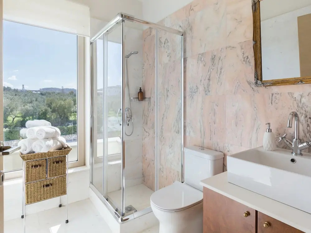 Luxury Villa With Private Heated Pool, Childrens Fenced Area, Near the Beach & the Town