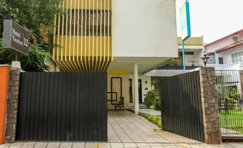 Hotel 12
