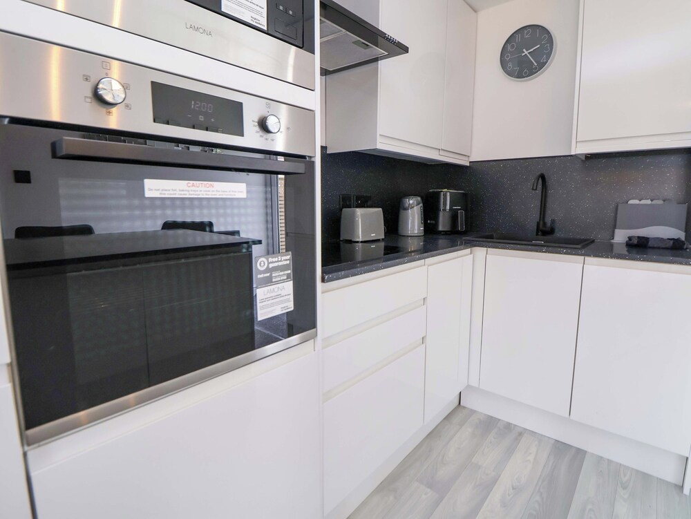 4 Willow Grove - Freehold