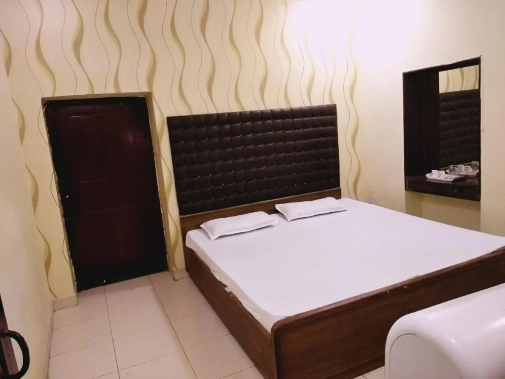Roop Guest House