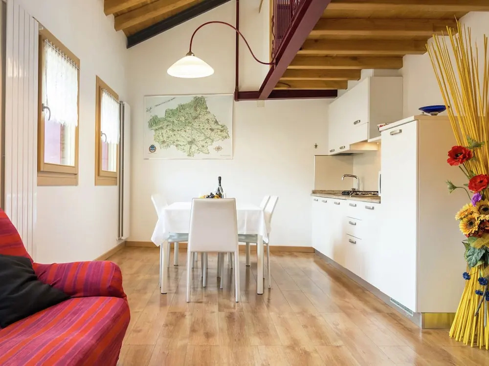Adorable Apartment in Miane by the Lake