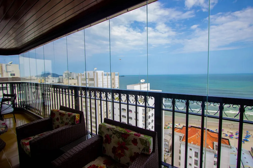 Apartamento com vista para o mar a uma quadra da praia