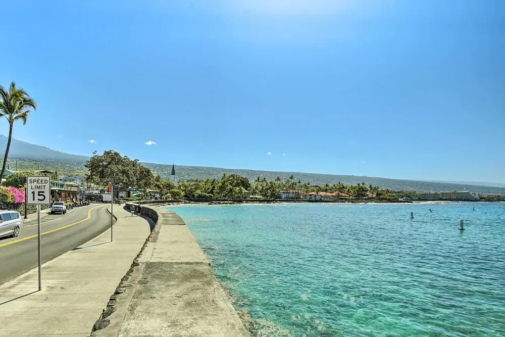 Breezy Condo w/ Screened Lanai in Kailua-kona!