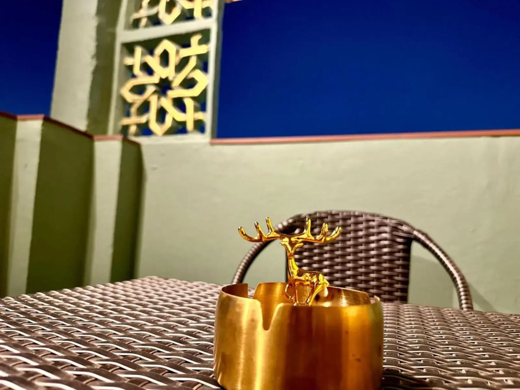 Elegant studio with private entrance with full services