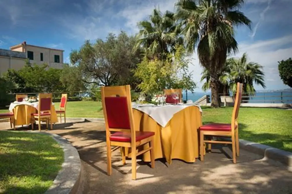 Vesuvian Inn