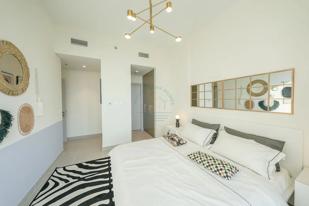 YOGI - Fabulous 2BR Apt Downtown