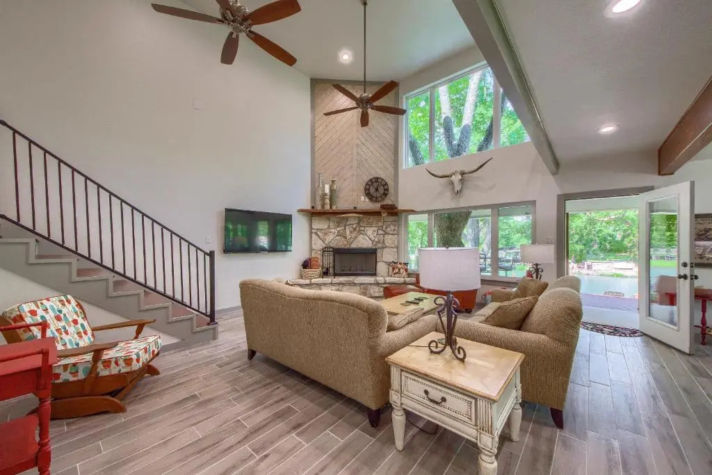 Down River Haus Ld 727 Home