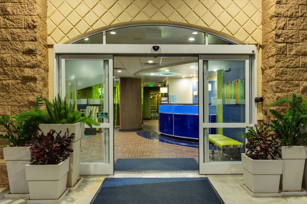 Holiday Inn Express & Suites Plant City by IHG