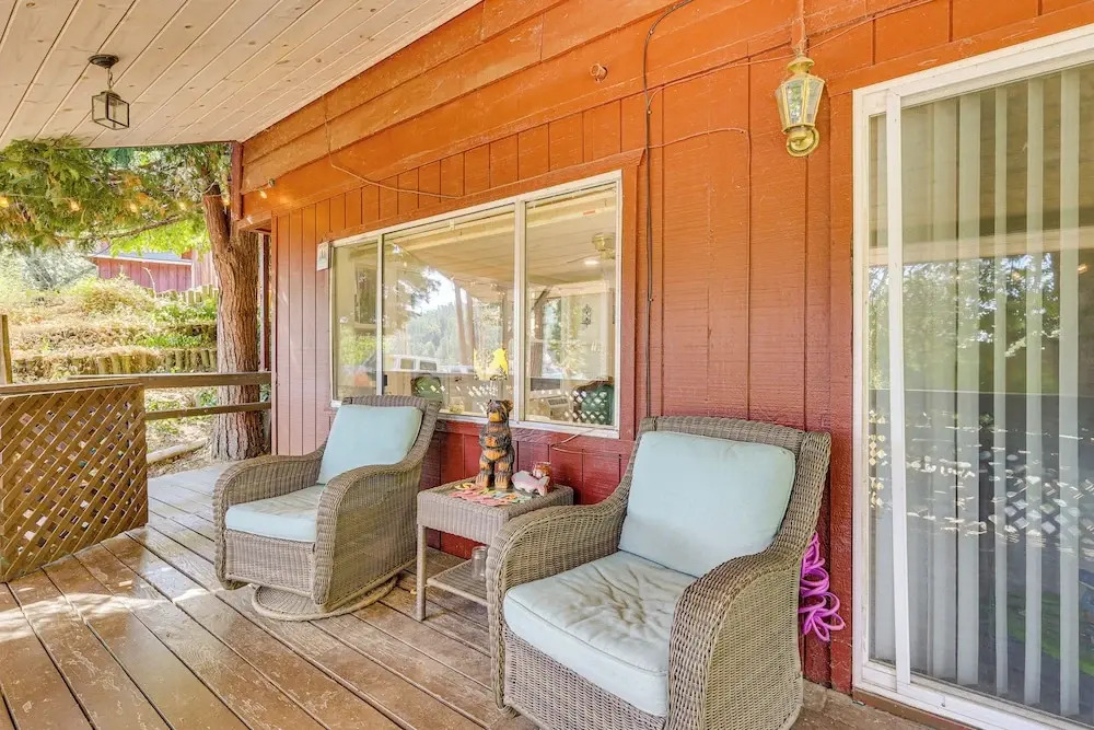 Walk to Marina: Central Bass Lake Studio w/ Deck!