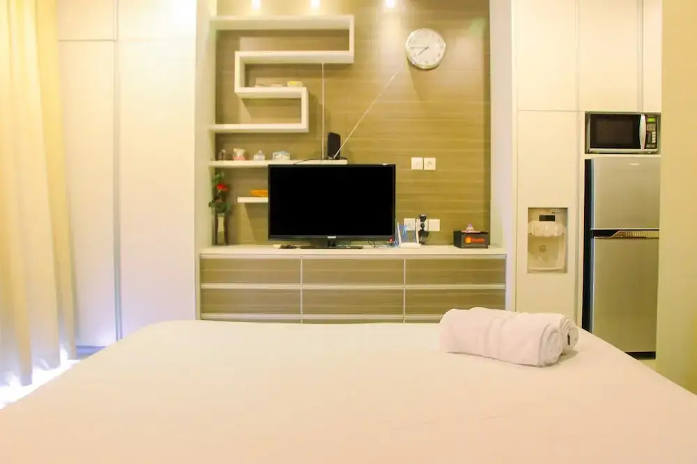 Deluxe and Modern Studio M Gold Tower Apartment