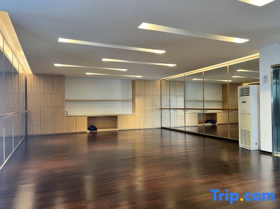 R&F -- Near SG & CIQ Link Bridge & Mall #Studio1B #4 pax by Cowidea