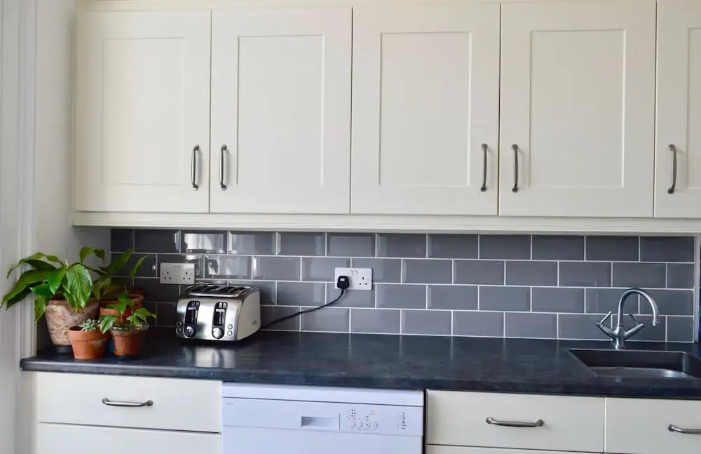 Sophisticated 2 Bedroom Edinburgh Flat Near Old Town