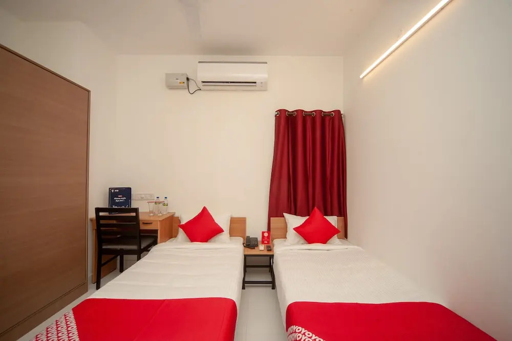 Oyo 24052 Flagship Covelong Residency