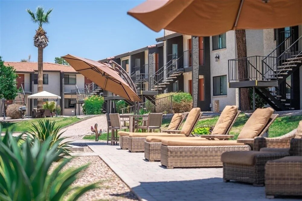 Scottsdale's premium short term getaway, Fully furnished 1 bedroom homes, FREE Golf, cable, utilities, Wi-Fi, parking, pool, and bike trails- Unit 231 by RedAwning