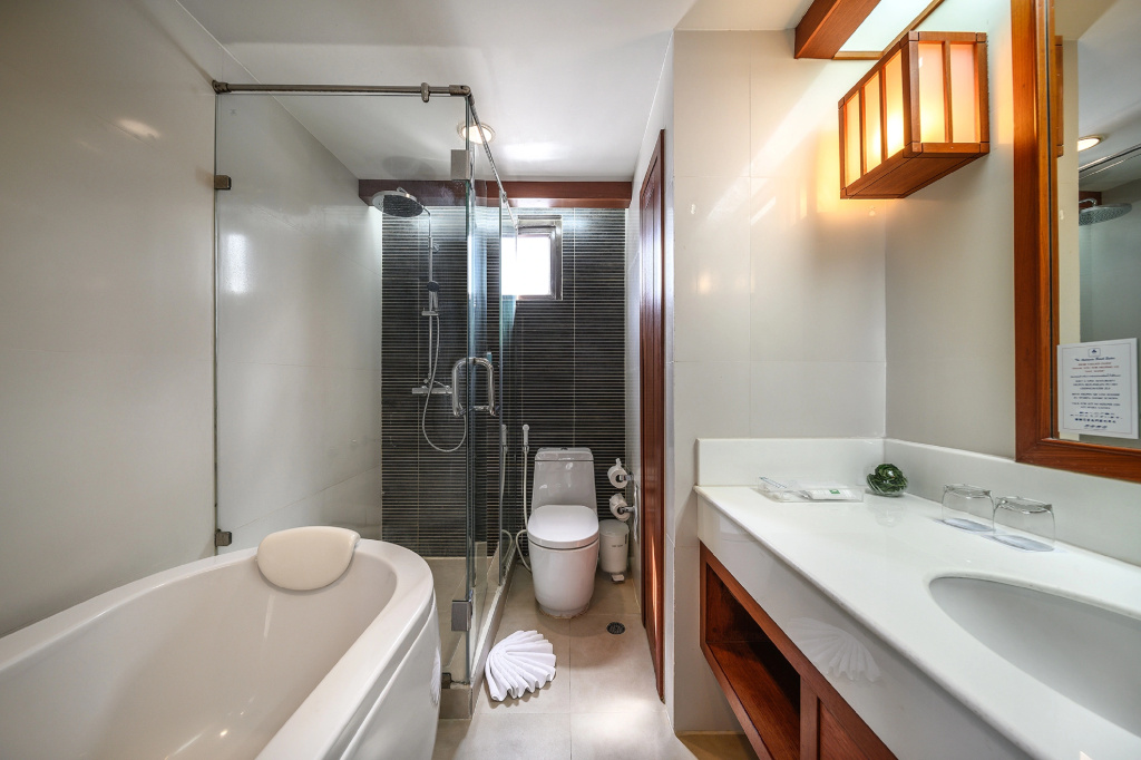 Andaman Beach Suites Hotel, Patong Phuket