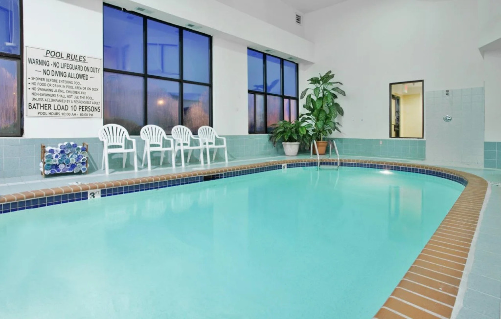 Holiday Inn Express Hotel & Suites Fenton/I-44 by IHG