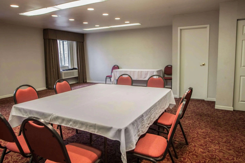 Quality Inn & Suites St Charles -West Chicago