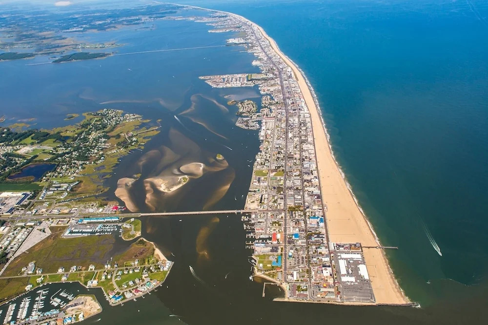 New Listing! Chic Nautical Getaway 300 To Beach 3 Bedroom Condo