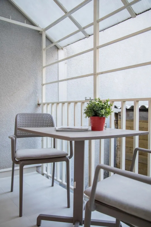 Sunny And Modern Apt In The Center