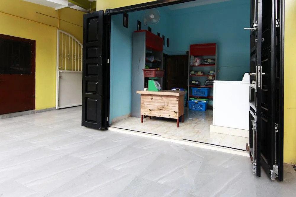 Tona Residence by OYO Rooms