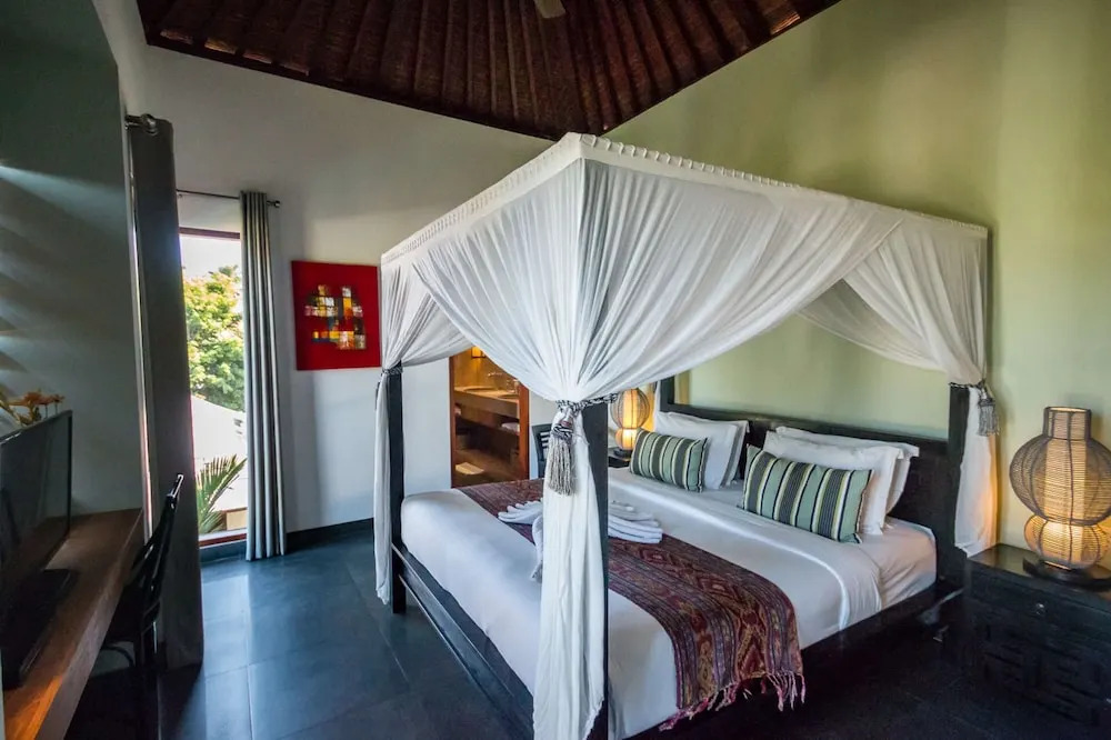 Luxury 6 Bedroom Villa With Private Pool, Bali Villa 2040
