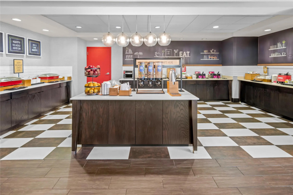 Hampton Inn and Suites Camp Springs