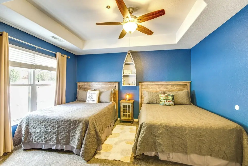 Community Perks! Waterfront Lake Ozark Escape