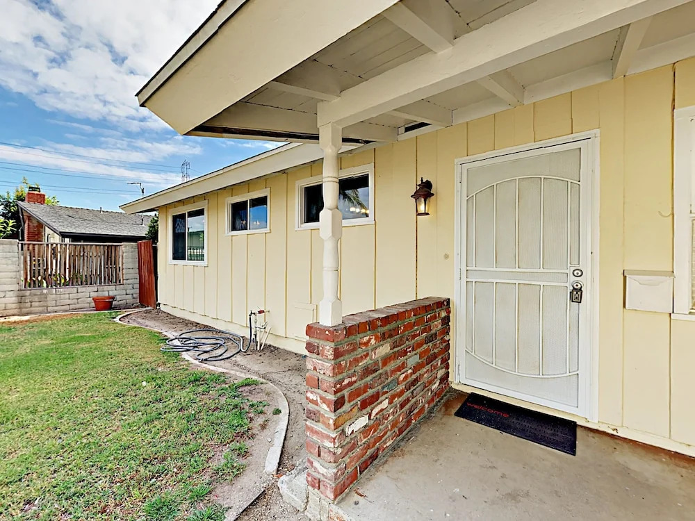 Larry 10631 - 3 Br home by RedAwning