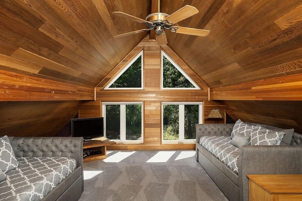 Riffle River Lodge 3 Bedroom Home by NW Comfy Cabins by RedAwning