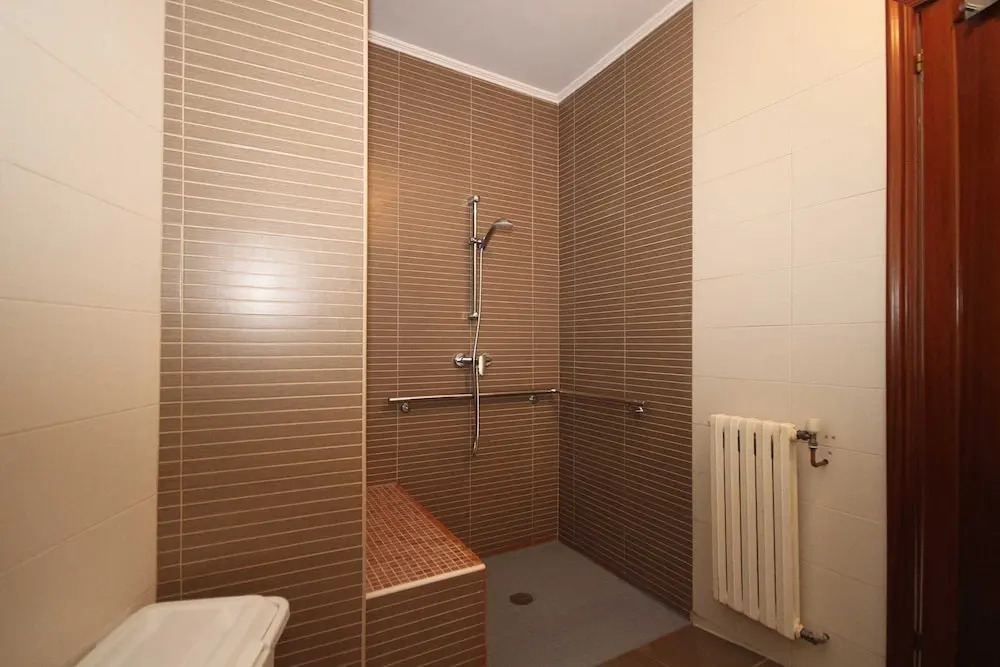 House - 5 Bedrooms with Sea views - 107775