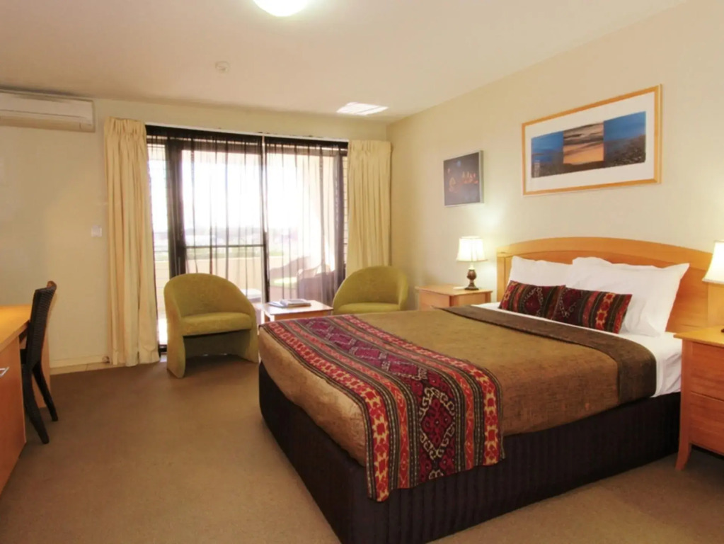 Riverside Apartments & Hotel