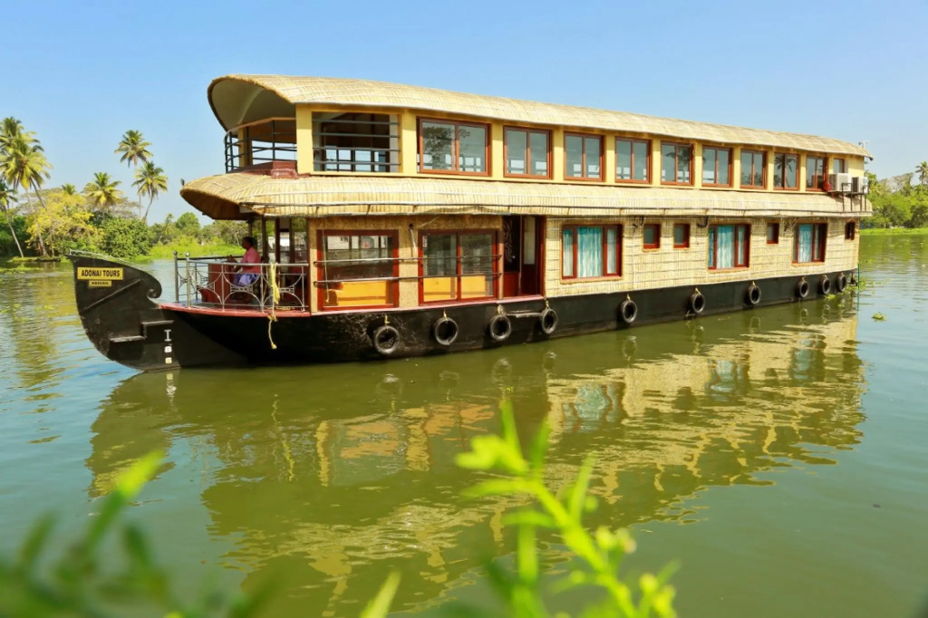 Upper Deck Houseboats