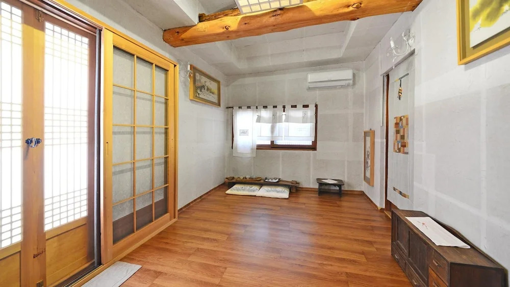 Gyeongju Hanokstay Hangbokhanzip