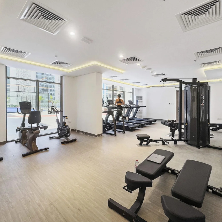 Modern Studio in Residence With Pool gym and Paddl