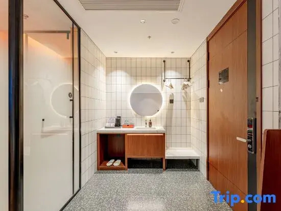 Qingmu Platinum Hotel (Nanjing Moling Subway Station)