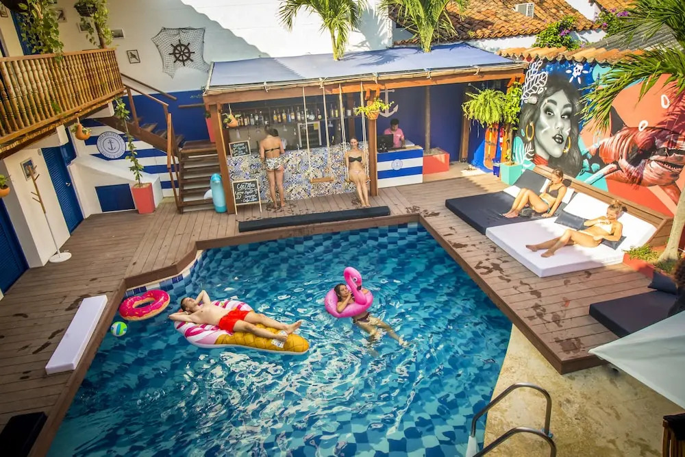Casa del Puerto Hostel & Suites