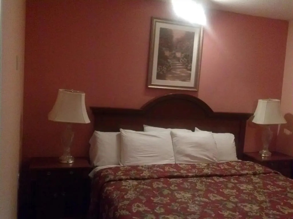 Maple leaf motel