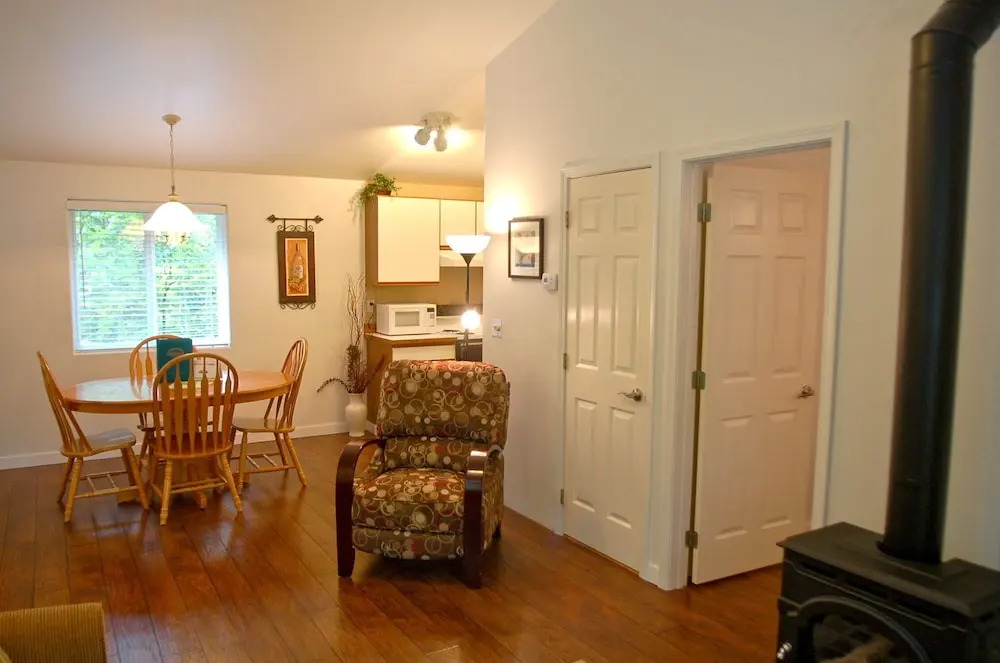 Glacier Springs Cabin 16 - This is a Great Cottage With an Outdoor hot tub