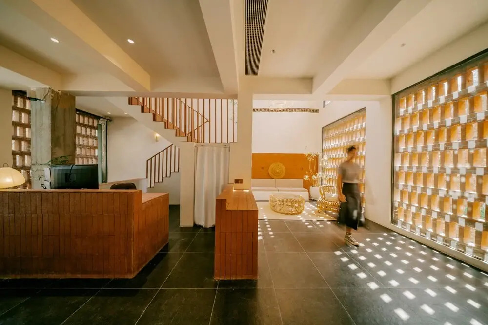 Cloud 9 Hotel