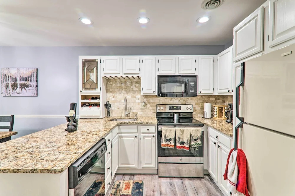 Charming Lake Harmony Townhouse w/ Balcony!