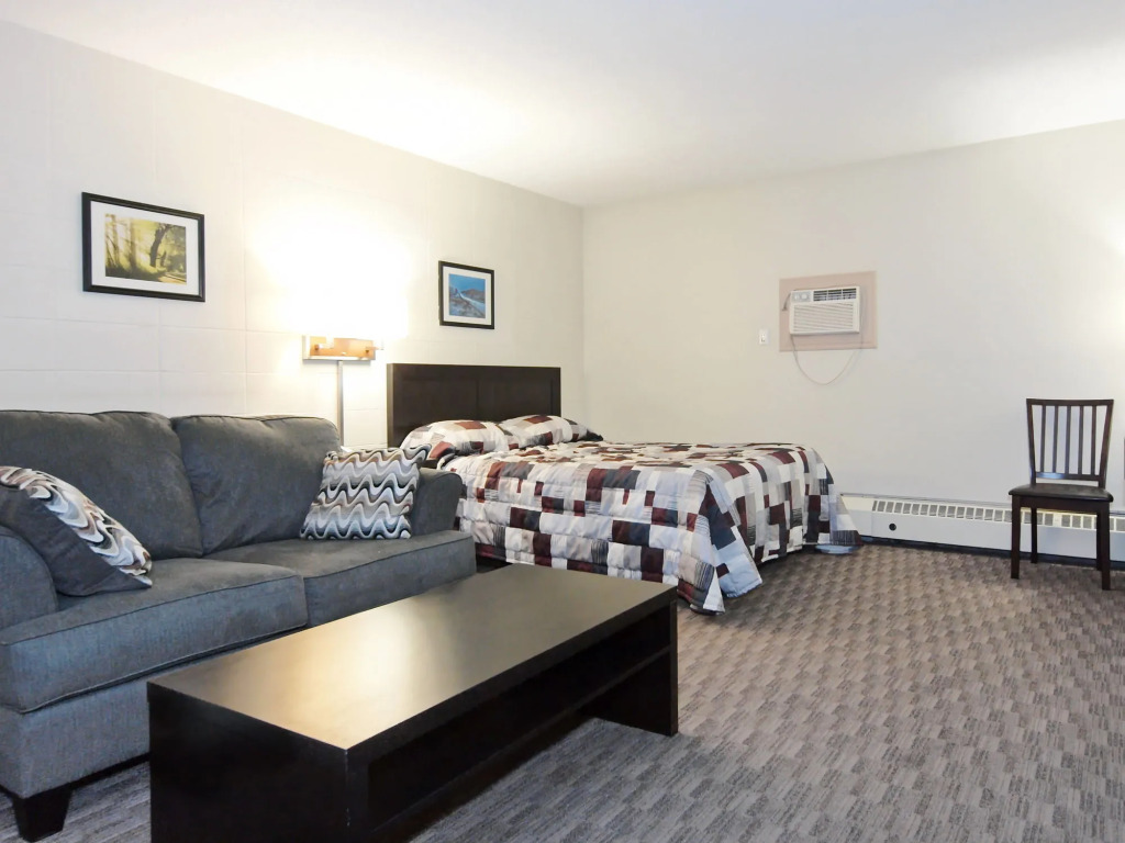 Canadian Motor Inn