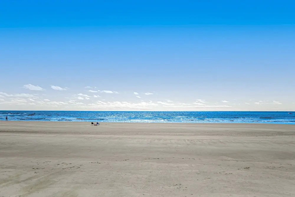 Charming Getaway w/ a Kitchenette & Free Wifi - Walk to the Beach
