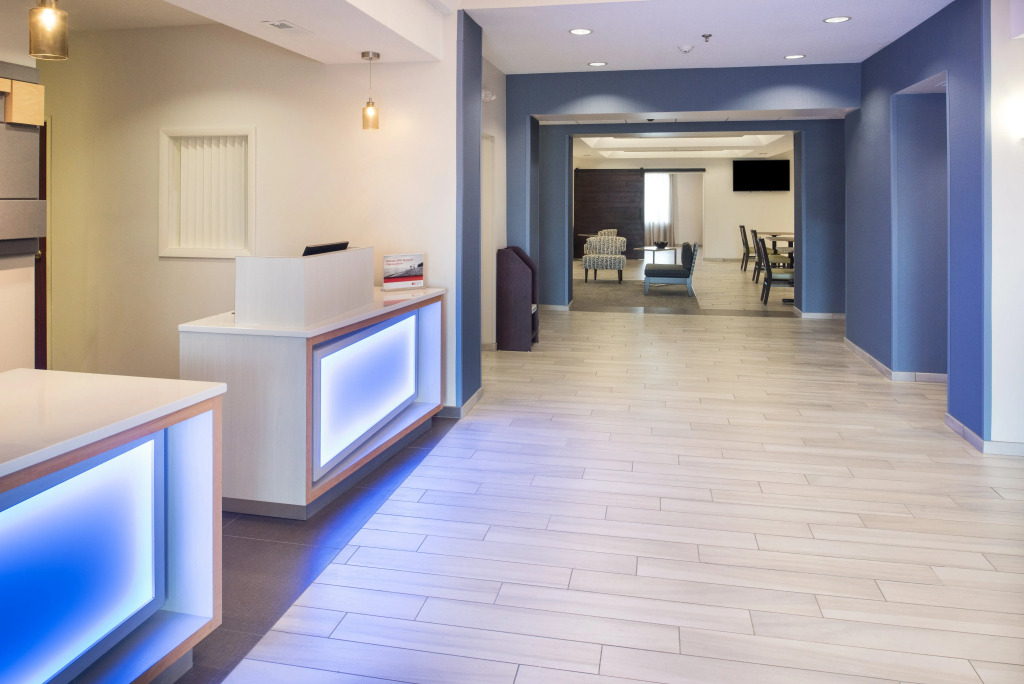 Holiday Inn Express Hotel & Suites Burlington by IHG