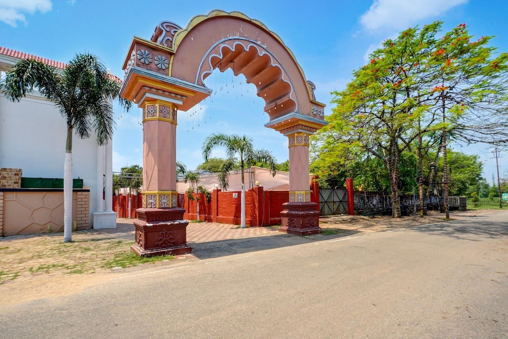 Super Collection O Koyla Nagar Industrial Estate Formerly Utsav Resort
