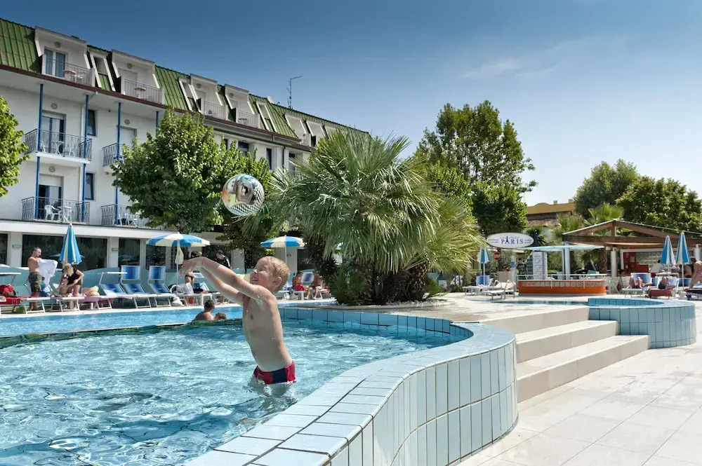 Hotel Paris Resort