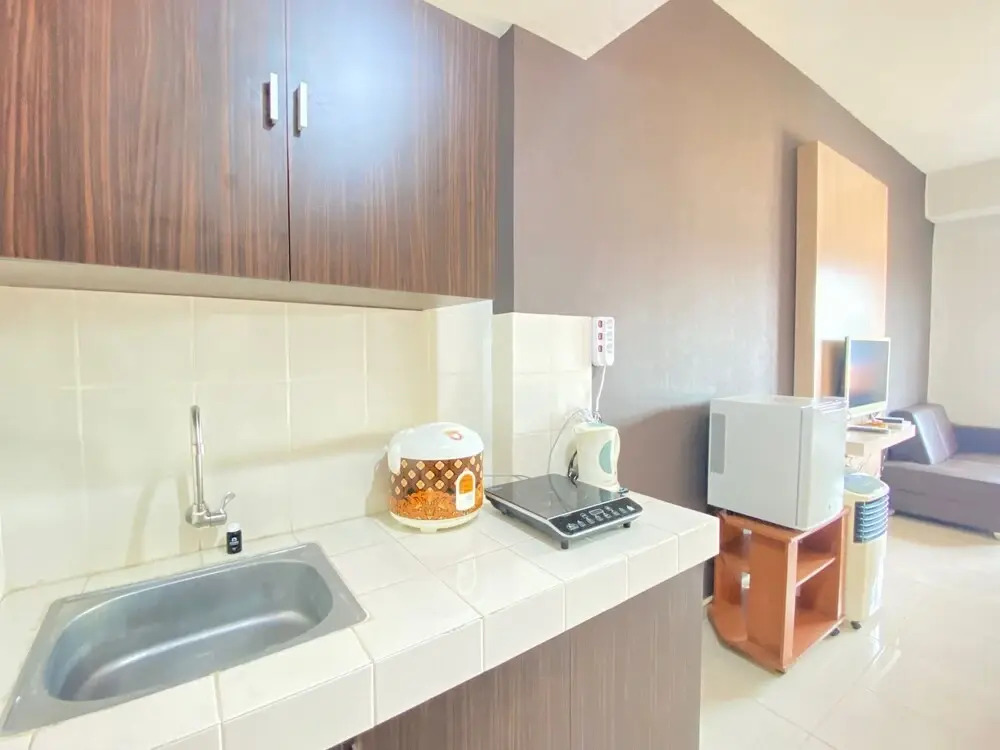 Bright Studio Room at Pinewood Apartment
