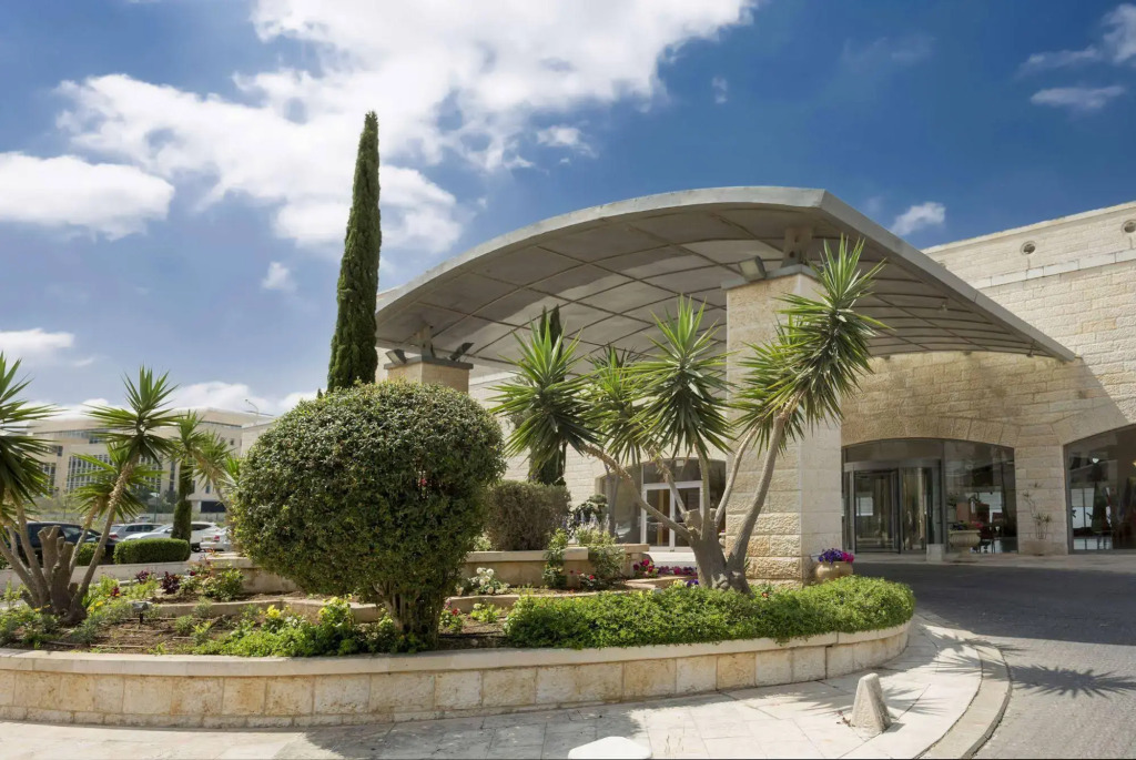 Golden Crown Hotel